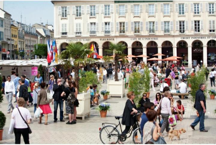 Saint-Germain-en-Laye: Grand studio en Centre Ville à 2 minutes du RER Extérieur photo